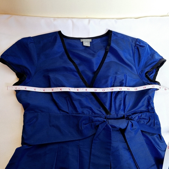 NWOT Ann Taylor " The Carnegie Crop" two-piece shirt and pants set size 4. - Picture 4 of 15